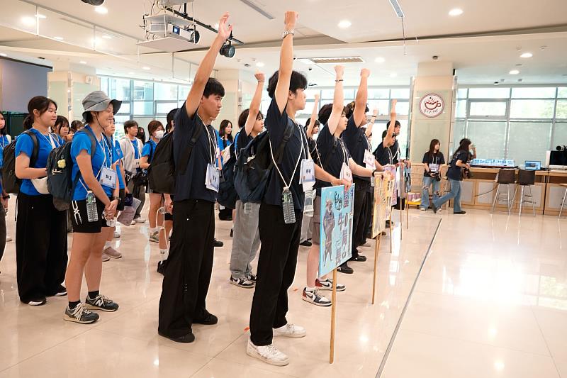 世新大學第10屆傳管高中營《無界・Boundaries》,帶領高中職學生認識傳播專業與校系特色。(世新大學提供)