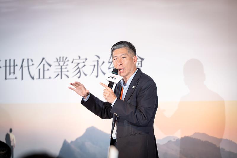 PwC Taiwan市場長林一帆擔任綜合與談主持人,討論企業面對未來投資環境時應具備的策略思維與因應之道。