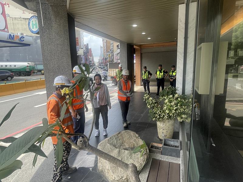 竹市府啟動巨城周邊「清道專案」。