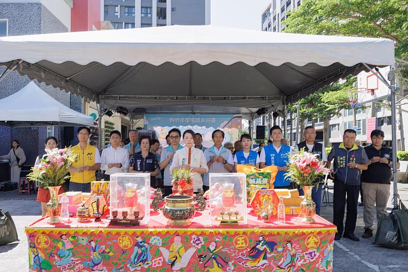 市長高虹安與貴賓進行祈福祝禱。