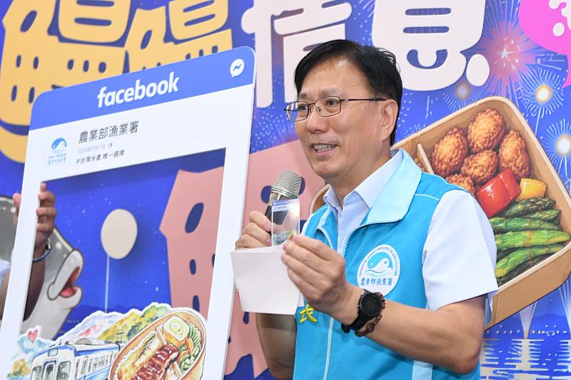 由漁業署王茂城署長介紹本次聯名便當與促銷抽獎活動。
