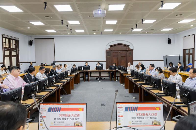 竹市府今召開本週市務會議 高虹安市長：啟動防颱應變、加強油品稽查、拍板成德高中風雨球場