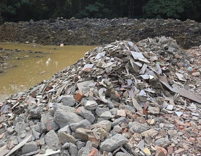 民雄農地遭非法回填營建廢棄物，嘉義環保局聯檢警查獲3嫌
