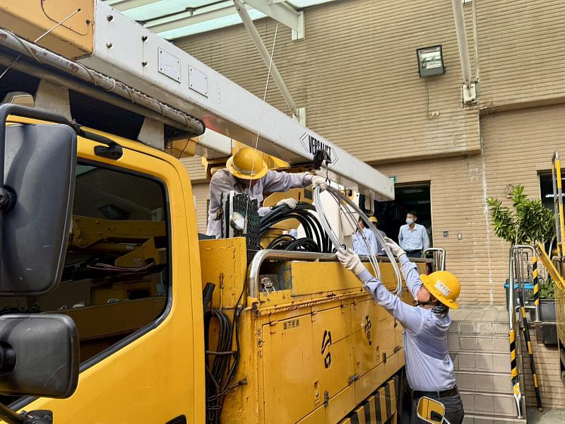 巴威颱風進逼　台電動員逾7千人全力備戰　啟動防颱機制整備待命