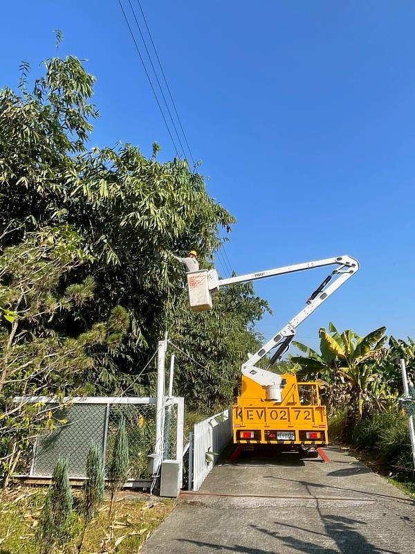 圖說：台電7月6日即啟動防颱整備作業，全面加強鄰近供電線路樹竹修剪。