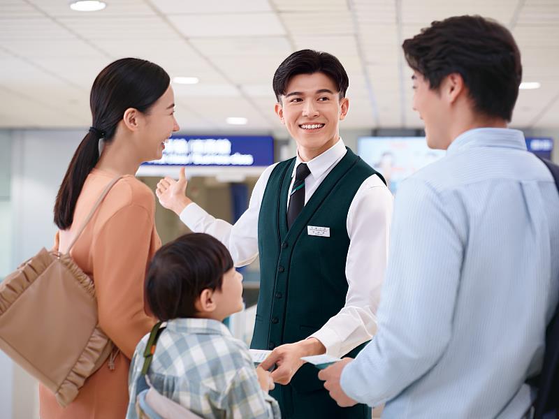 長榮航空秉持精進服務品質的初心,呈現給旅客五星級的優質服務和飛行體驗。
