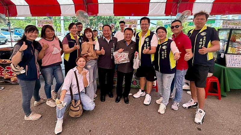 農信保基金董事長賴坤成(中)參與各地農漁會產業活動