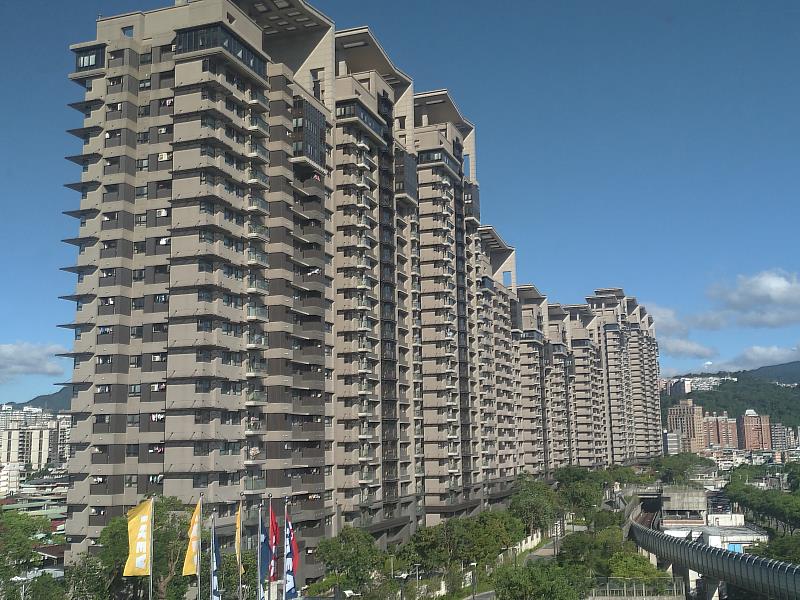 在台北捷運聯開宅中，新店的美河市平均單價70萬元，僅比周邊住宅貴7.1萬元，差距最小。