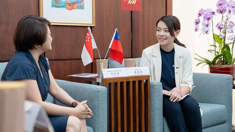 新加坡駐台代表符秀麗上任後首訪竹市府 高虹安市長：攜手深化