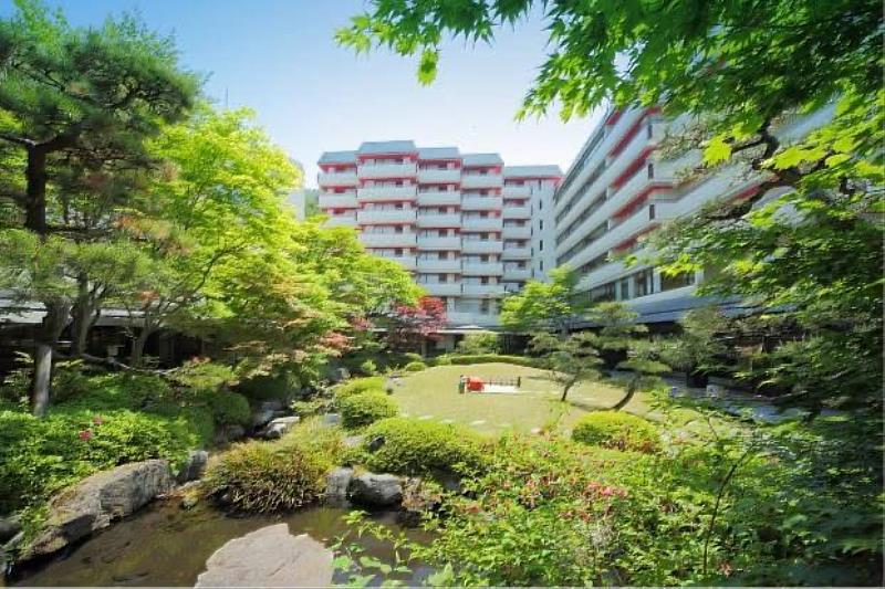 鬼怒川Grand Hotel夢之季,則主打融合日式待客之道與現代舒適空間的溫泉住宿體驗。館內擁有天然溫泉大浴場及露天風呂,並提供以栃木縣在地旬味食材製作的會席料理,結合鬼怒川溪谷四季景觀,讓旅客在泡湯、美食與自然之間享受悠閒假期,是鬼怒川溫泉地區深受歡迎的代表性旅館之一。