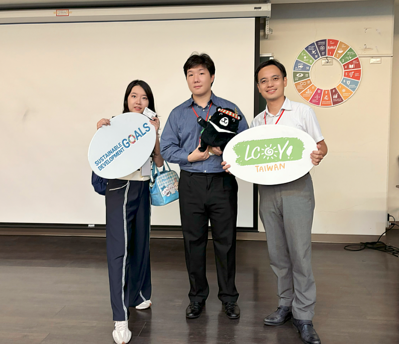 本校戴鴻傑永續長及永續處人員與青年總教練黃雋翔(照片中位者)洽談合作，期開啟更多交流