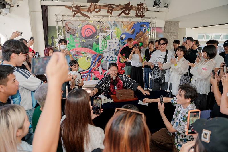 東博《潮界帶 IN BETWEEN》 把開幕變成「不成熟日」
