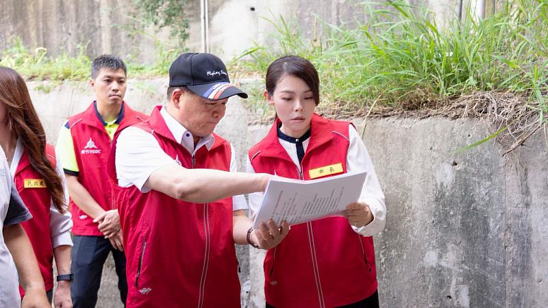 市長高虹安視察中雅安居建築工地及全中興地下道視察防颱整備情形。