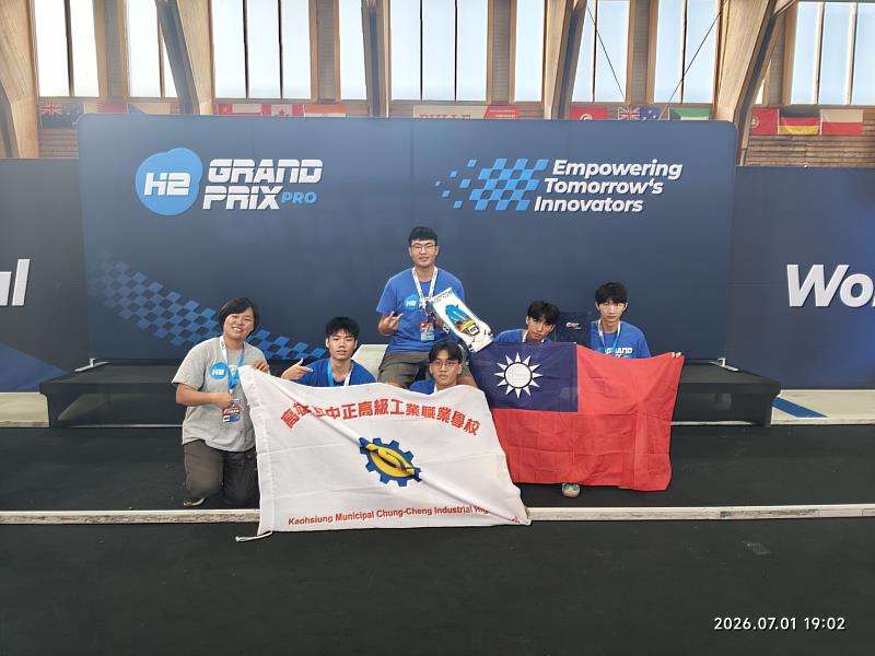 技術向下扎根、向上發光－高科大團隊指導H2GP 2026臺灣站冠軍得主、2度踏上世界高雄中正高工CH2R車隊，在高中職進階組獲得全球第7名的成績。