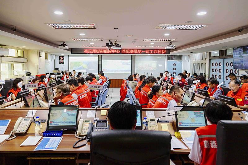 嘉義縣政府召開巴威颱風第一次工作會報。