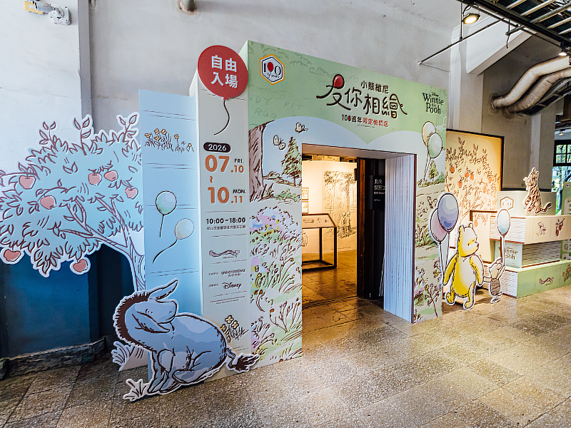 圖一:小熊維尼100週年快閃店門口。