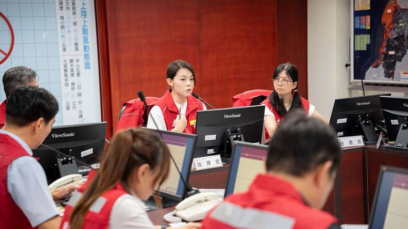 市長高虹安親自主持巴威颱風災害應變中心第四次工作會議。