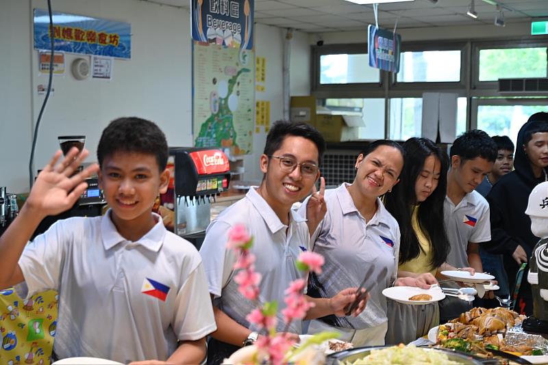國外民俗團隊在宿舍受到良好照顧。