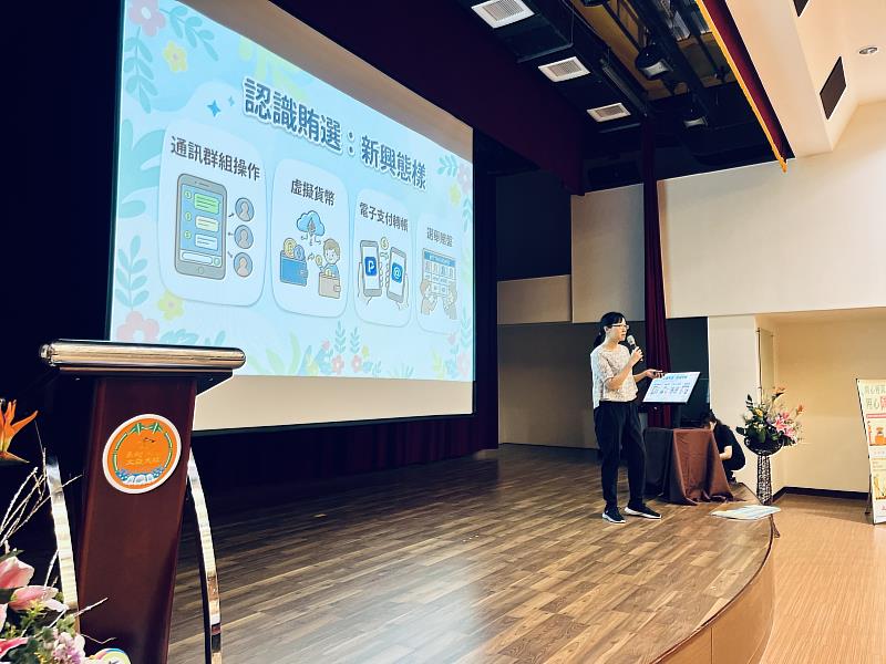 長和宮文教大樓辦理反賄選及反詐騙宣導。