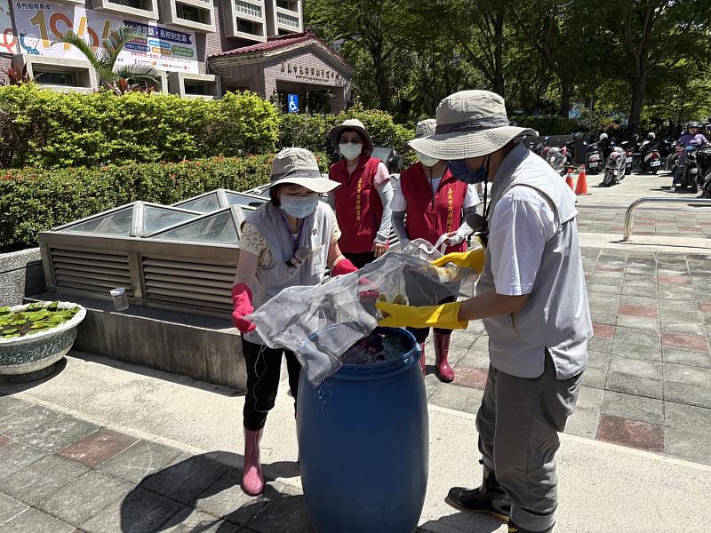 嘉義市府提醒民眾清理時應穿戴防水手套、長靴及口罩。