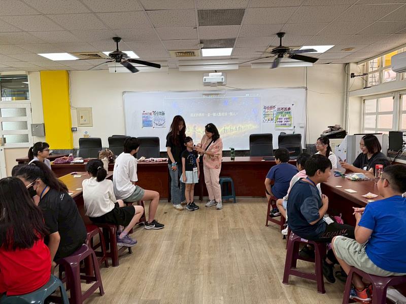 「學生哲學家-故事中的對話與思辨」兒童哲學夏令營。