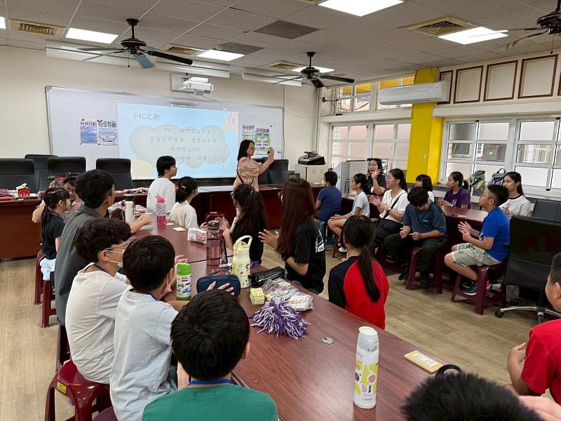 「學生哲學家-故事中的對話與思辨」兒童哲學夏令營。