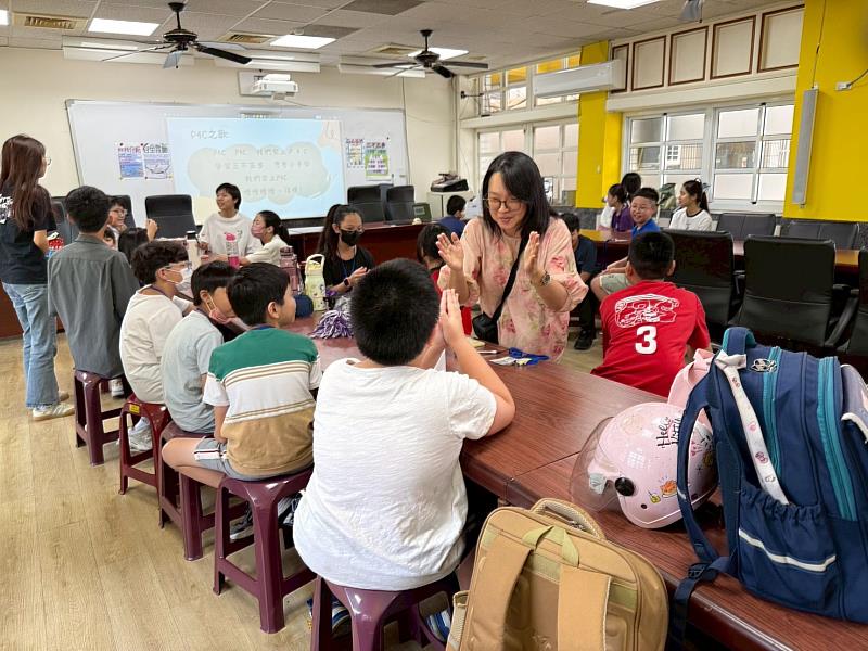 「學生哲學家-故事中的對話與思辨」兒童哲學夏令營。