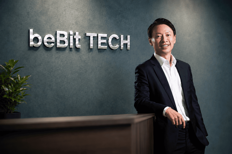 beBit TECH創辦人暨執行長陳鼎文宣布公司完成戰略分拆並獲逾億元首輪募資，確立台灣為全球總部，全面啟動在台IPO規劃。（圖／beBit TECH 提供）