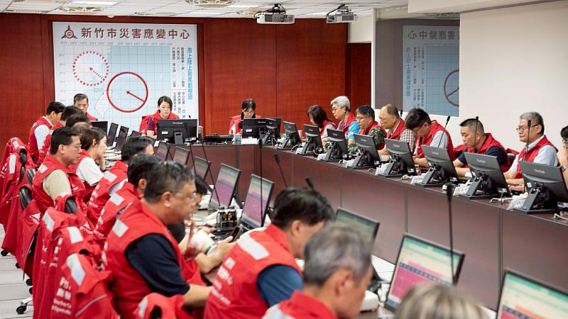市長高虹安親自主持巴威颱風災害應變中心第3次工作會議。