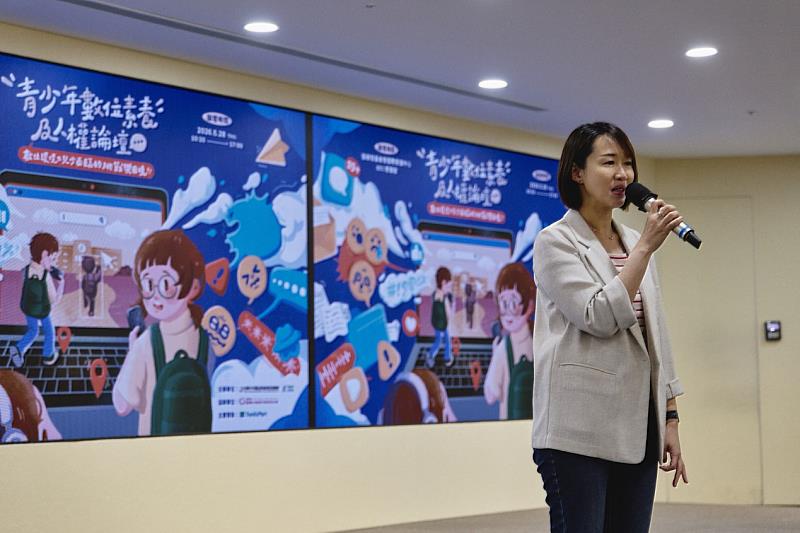 全家公共事務暨品牌溝通室部長吳采樺表示，便利商店是許多年輕人的第一個職場，培養他們的數位責任與安全意識至關重要。