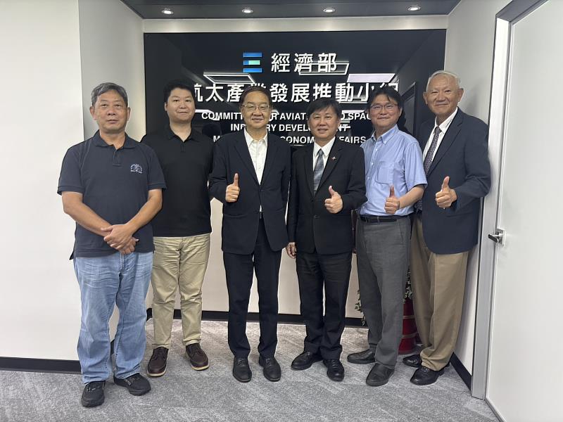 商研院長王建彬引薦,中華科大、虎門科技拜會經濟部航太小組,另啟無人載具研討會共商基地藍圖。