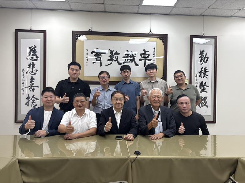 中華科技大學與國內首家上櫃大廠虎門科技近日展開雙軌並進的產官學研交流。