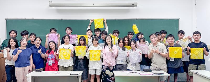 結業式合影留念。