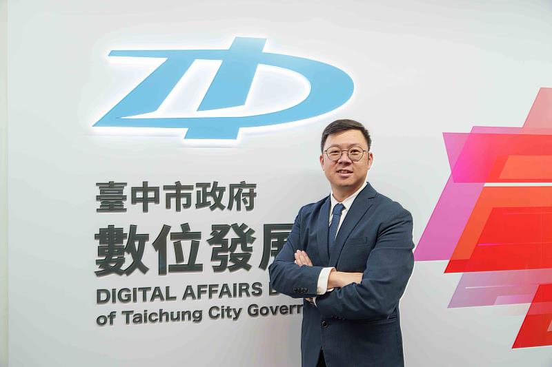台中市數發局長林谷隆指出，近年全球AI發展重心已延伸至「實體AI」與「具身智慧」。地方政府必須跳脫縣市框架打「團體戰」。
