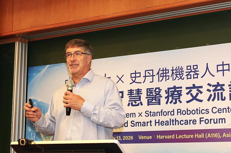 史丹佛機器人中心執行長 Steve Cousins 博士針對機器人未來發表專題演講。