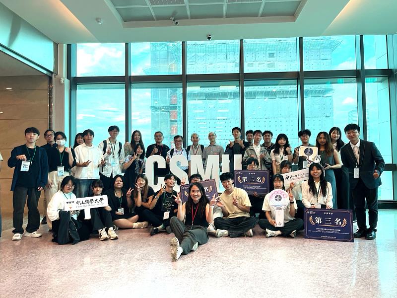 中山醫大首度舉辦「CSMU MedX Camp跨界醫材共創營」，集結中山醫大、中原大學及高雄科技大學等40位學生跨域組隊。