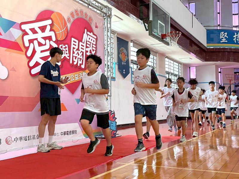 電信女籃夏令營的扎實訓練，讓孩子們收穫滿滿。