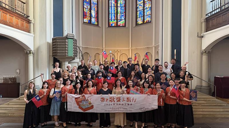 由波茨坦合唱團邀請暨主辦的《臺德交流音樂會》，於柏林十二使徒教堂舉行，兩團合唱雙方名謠《茉莉花》及《雪絨花》，達到音樂無國界、以歌會友的文化交流。