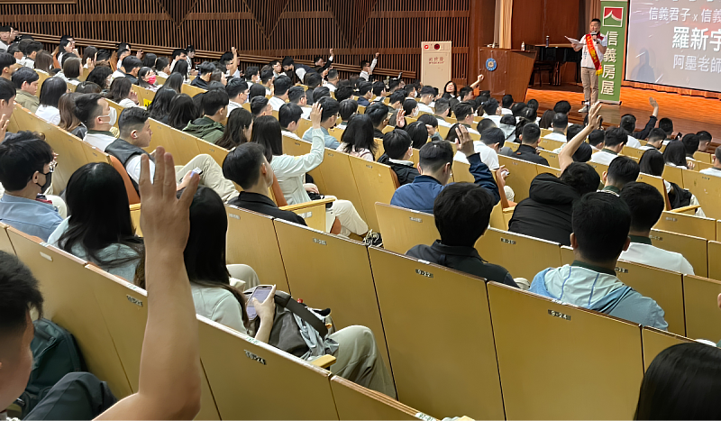 信義房屋推出「信義雙7明日之星」計畫符合菁英條件求職者享有「大師班」、「梯導師」等專屬培訓課程。日前,首場「大師班」正式開課。
