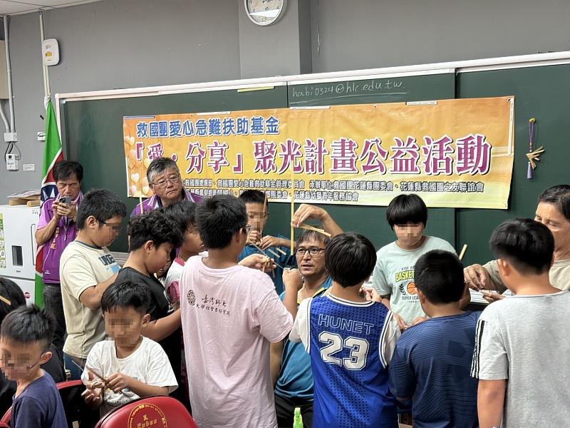 救國團「愛.分享」聚光計畫公益活動在萬榮國小種下希望種子