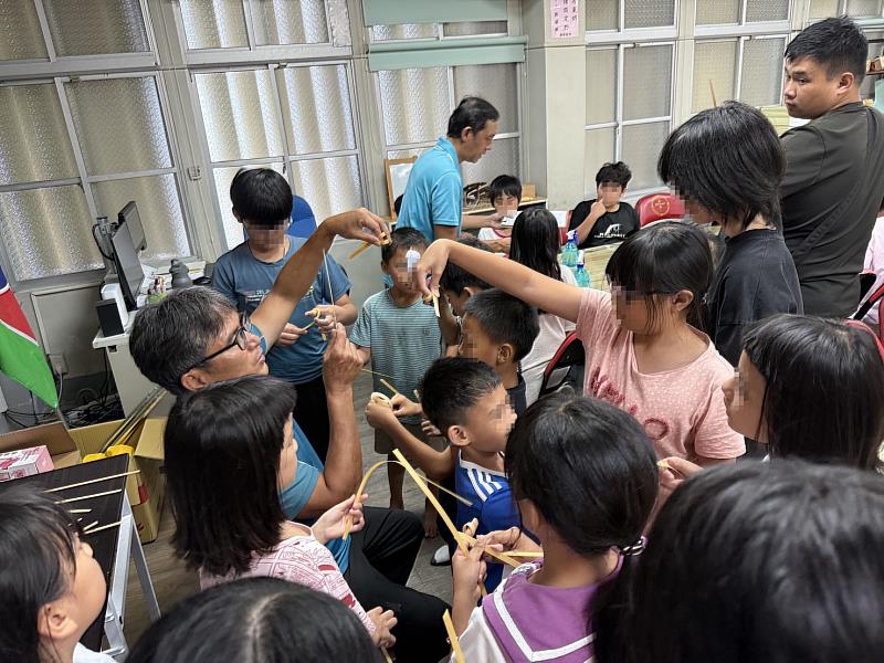 救国团「爱．分享」聚光计画公益活动在万荣国小种下希望种子