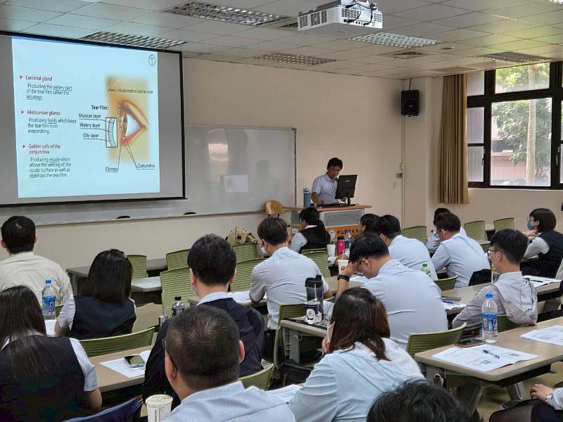 中山醫大協助寶島眼鏡進行內部訓練,自7月起將辦理兩階段共計4天的課程,結合理論、實作與考核,強化視光專業能力。
