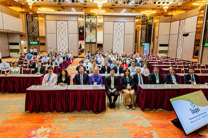 2026國際醫學氣膠學會大會開幕式大合照。