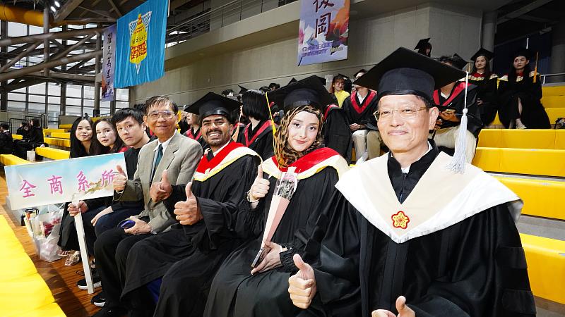 文化大學推動全英語課程,吸引來自亞洲、歐洲、美洲及非洲等多國學生齊聚校園,共同學習與交流。