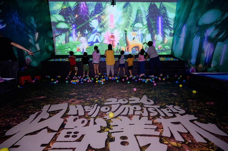 新北市兒童藝術節今年以「怪獸叢林」為主題，結合大型藝術裝置、科技互動及表演藝術，打造全齡共享的藝文體驗。