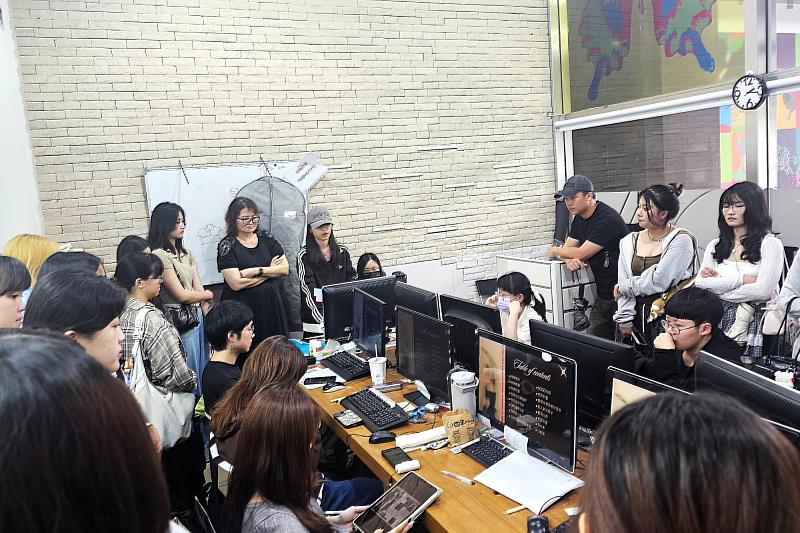 紡織產業拓展會之林芳如科長介紹實習專案之高彈服裝設計與應用分享。