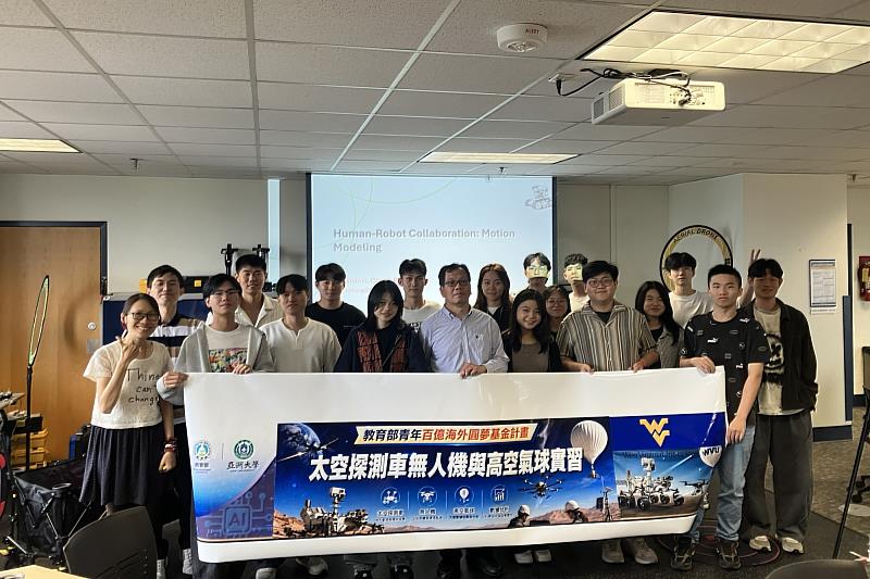 Dr. Marvin Cheng講授人機互動與運動建模分析的應用。