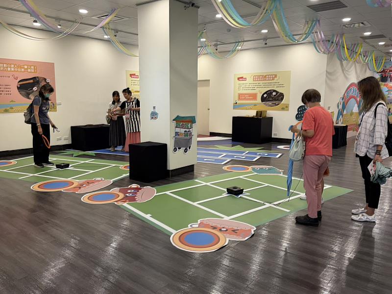新莊文藝中心則推出「鼓咚小鎮」,以新莊百年製鼓品牌「响仁和」為主題,帶領親子認識製鼓文化。