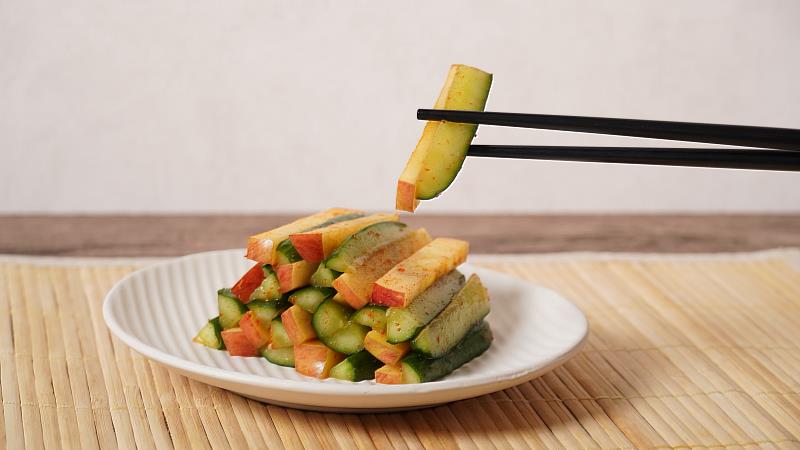 【涼拌蘋果小黃瓜】