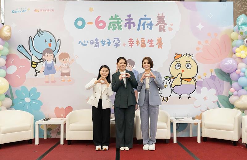 由左至由為立法委員張嘉郡、市長高虹安、立法委員陳菁徽合影。